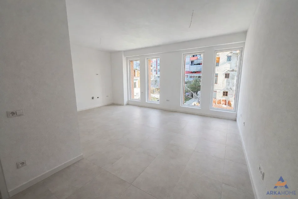 Shqiperi, shitet apartament 1+1+Ballkon Kati 7, 76 m² 110.000 € 