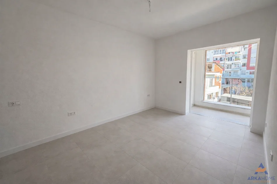 Shqiperi, shitet apartament 1+1+Ballkon Kati 7, 76 m² 110.000 € 