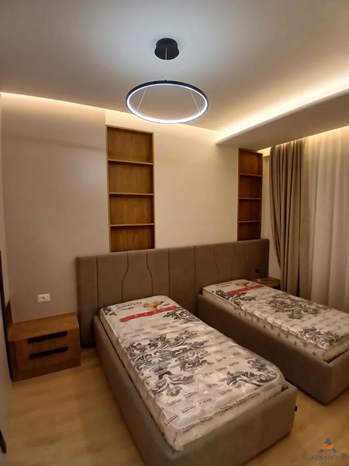 Tirane, jepet me qera Vile 3 Katshe Kati 3, 196 m² 2.612 € 