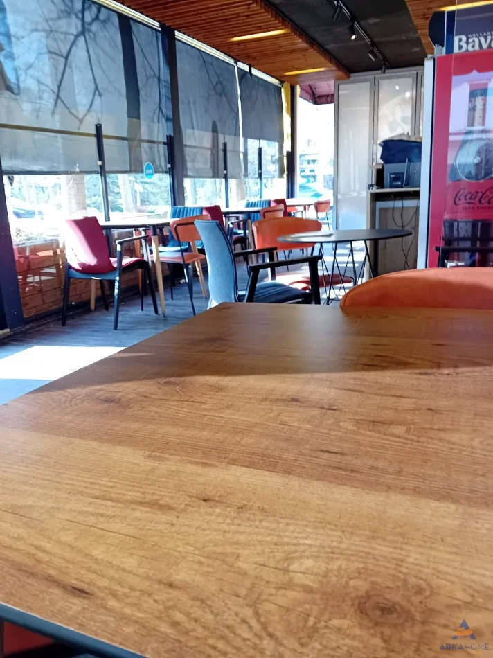 Tirane, shitet ambjent biznesi Kati 0, 150 m² 