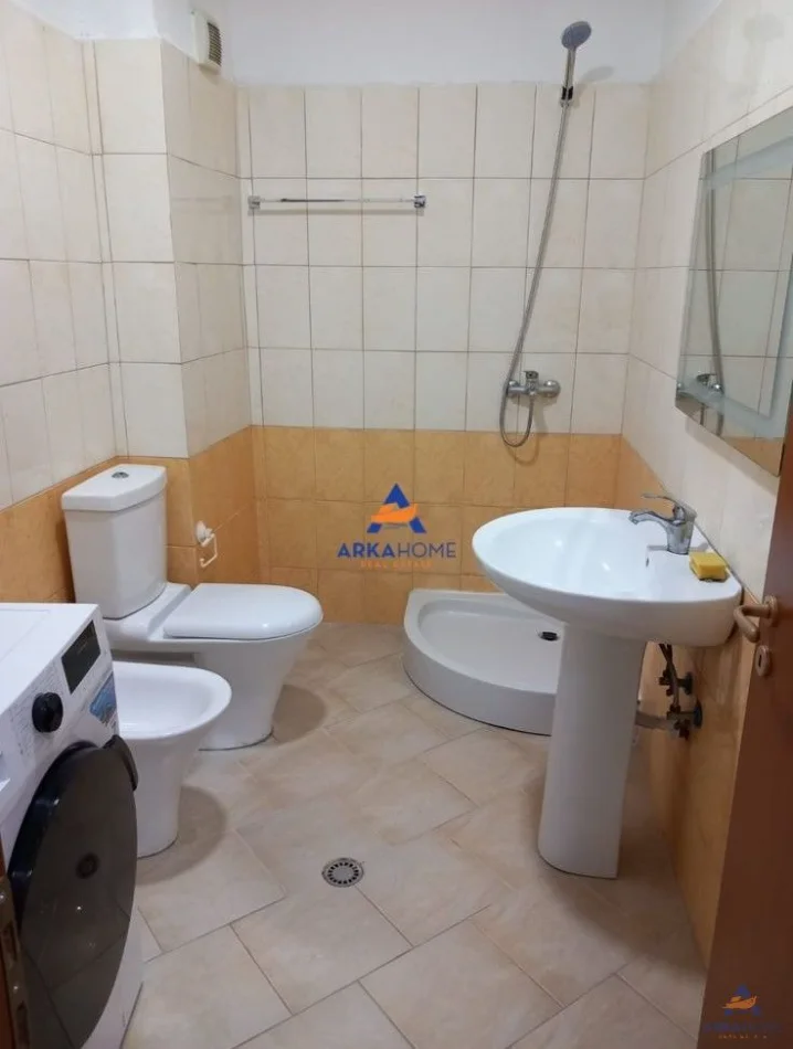 Tirane, jepet me qera apartament 1+1+Ballkon Kati 6, 63 m² 420 € 