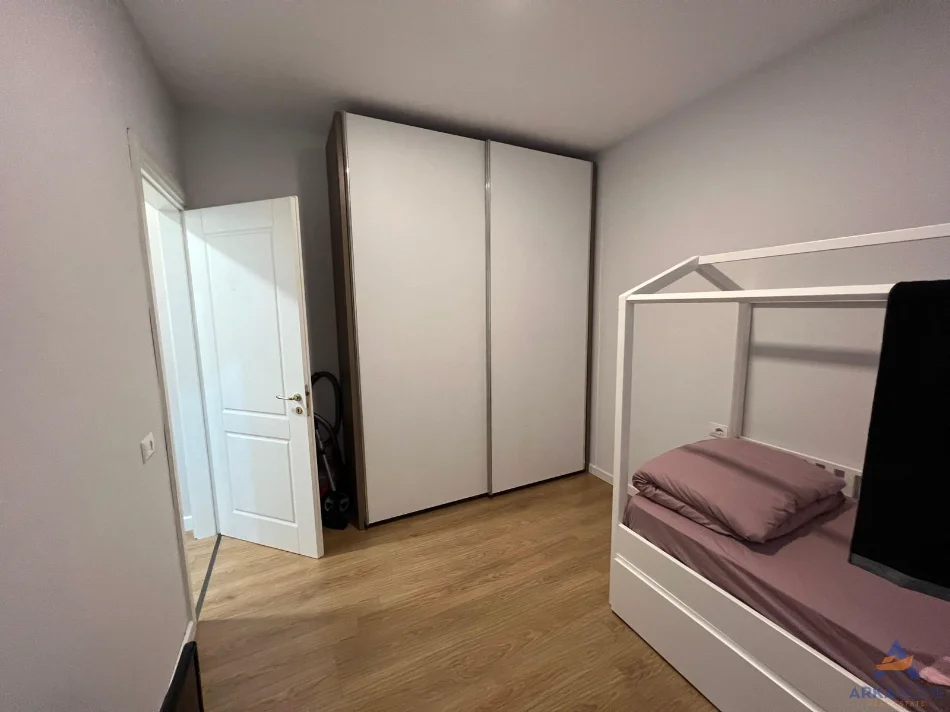 Tirane, jepet me qera apartament Kati 1, 90 m² 736 € 