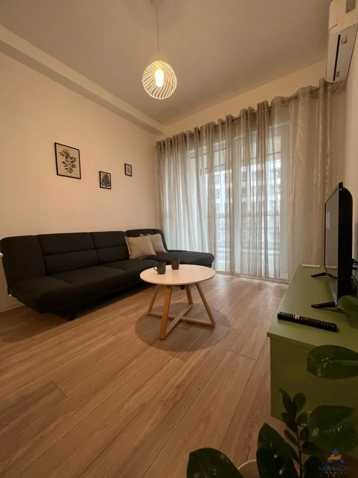Tirane, jepet me qera apartament 1+1+Ballkon Kati 3, 60 m² 700 € 