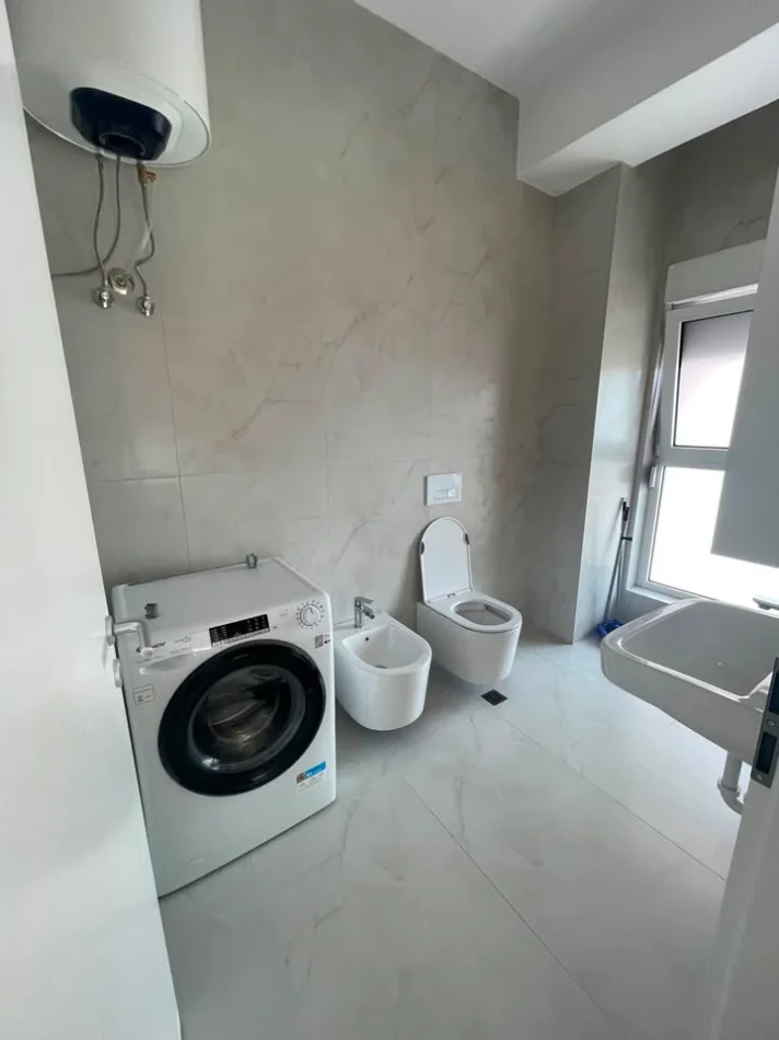 Tirane, jepet me qera apartament 1+1 Kati 8, 60 m² 400 € (Kompleksi Mangalem 21 | Kadiu , Ali Dem)