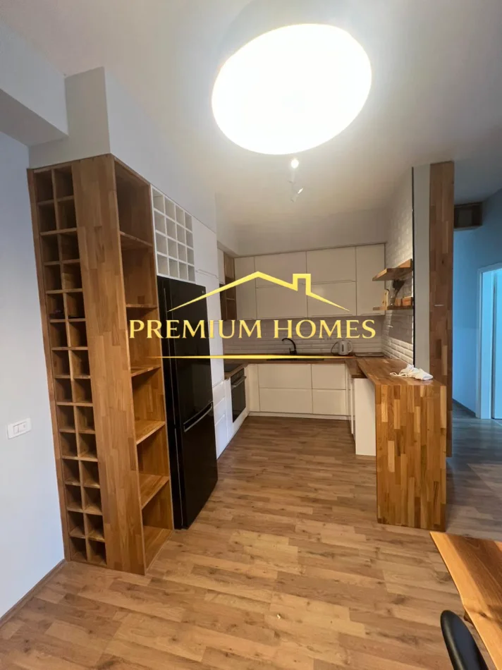 Tirane, jepet me qera apartament 2+1+Ballkon Kati 5, 95 m² 550 € (Mangalem21 + Parking)