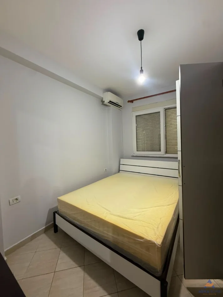 Tirane, jepet me qera apartament 1+1+Ballkon Kati 5, 50 m² 537 € 