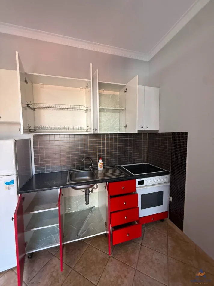 Tirane, jepet me qera apartament 1+1 Kati 2, 50 m² 375 € 