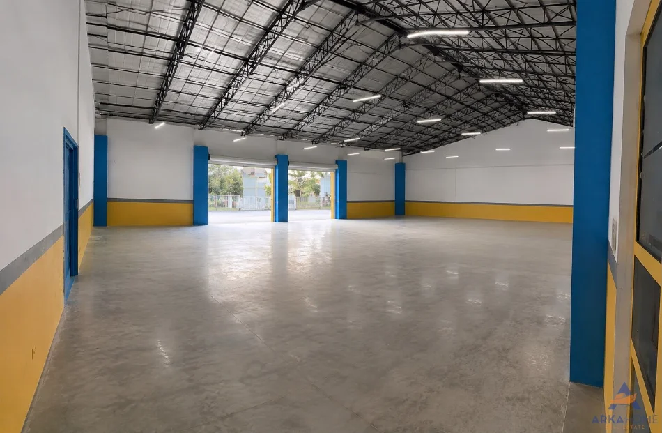 Tirane, jepet me qera magazine Kati 0, 400 m² 3.783 € (KOMBINAT)