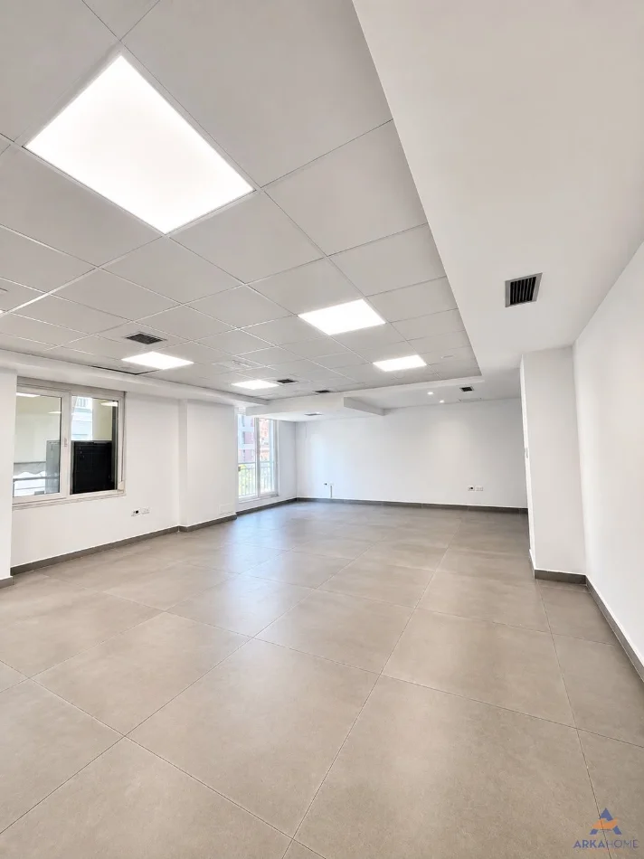 Tirane, jepet me qera zyre Kati 2, 450 m² 6.000 € 