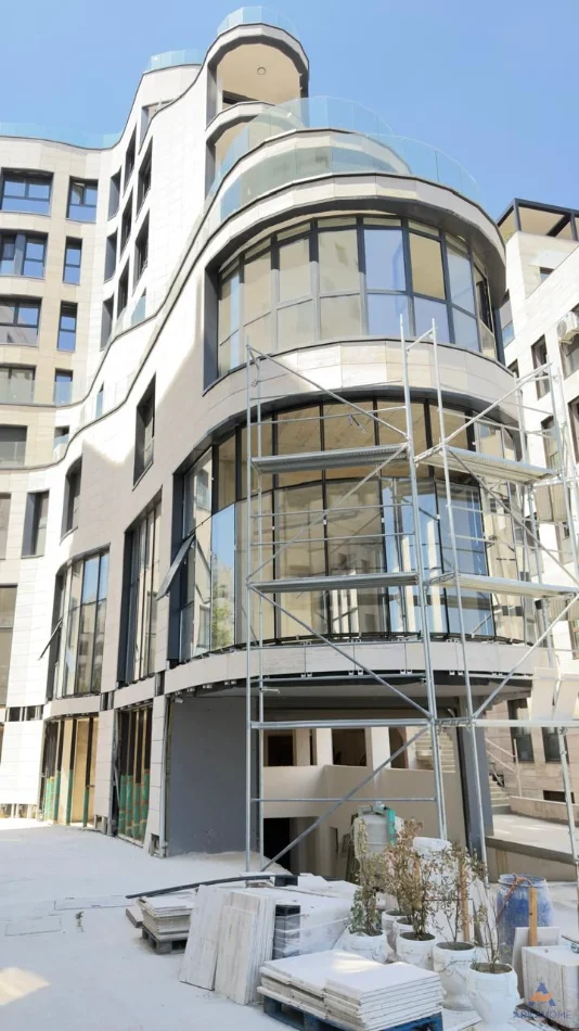 Tirane, jepet me qera ambjent biznesi Kati 0, 129 m² 4.000 € 