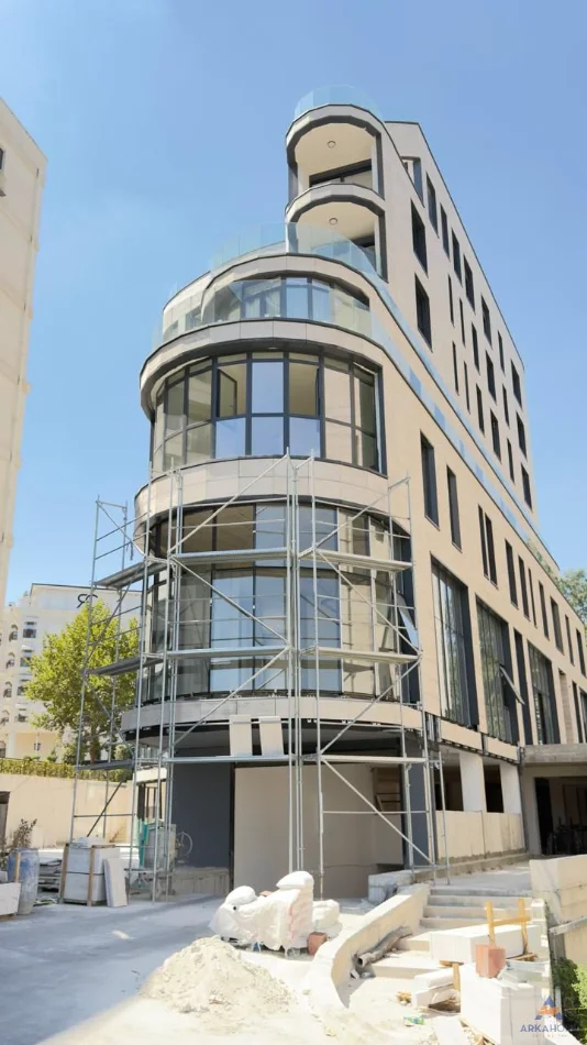 Tirane, jepet me qera ambjent biznesi Kati 0, 129 m² 4.000 € 