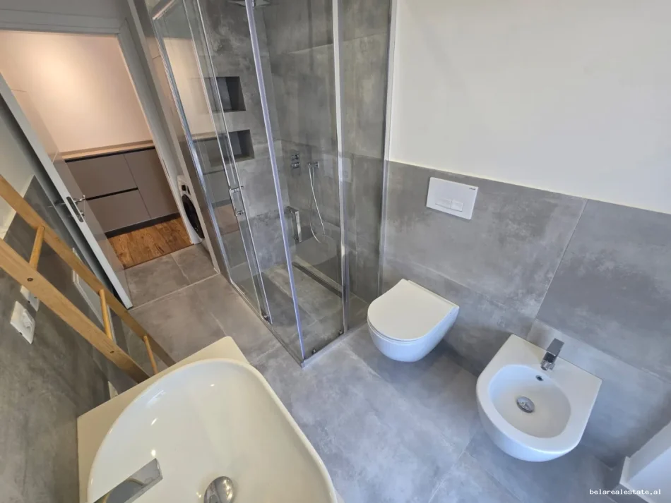Tirane, jepet me qera apartament 1+1+Ballkon Kati 6, 72 m² 700 € (Ali Dem)