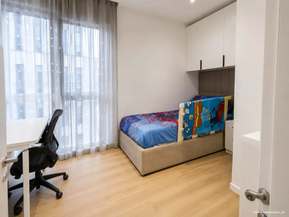 Tirane, jepet me qera apartament 3+1 Kati 6, 220 m² 1.200 € (5 maji)