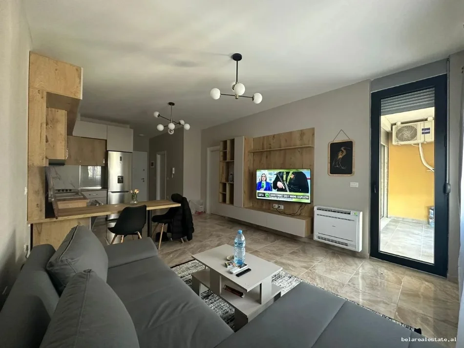 Tirane, jepet me qera apartament 1+1+Ballkon Kati 4, 86 m² 600 € (ali demi)