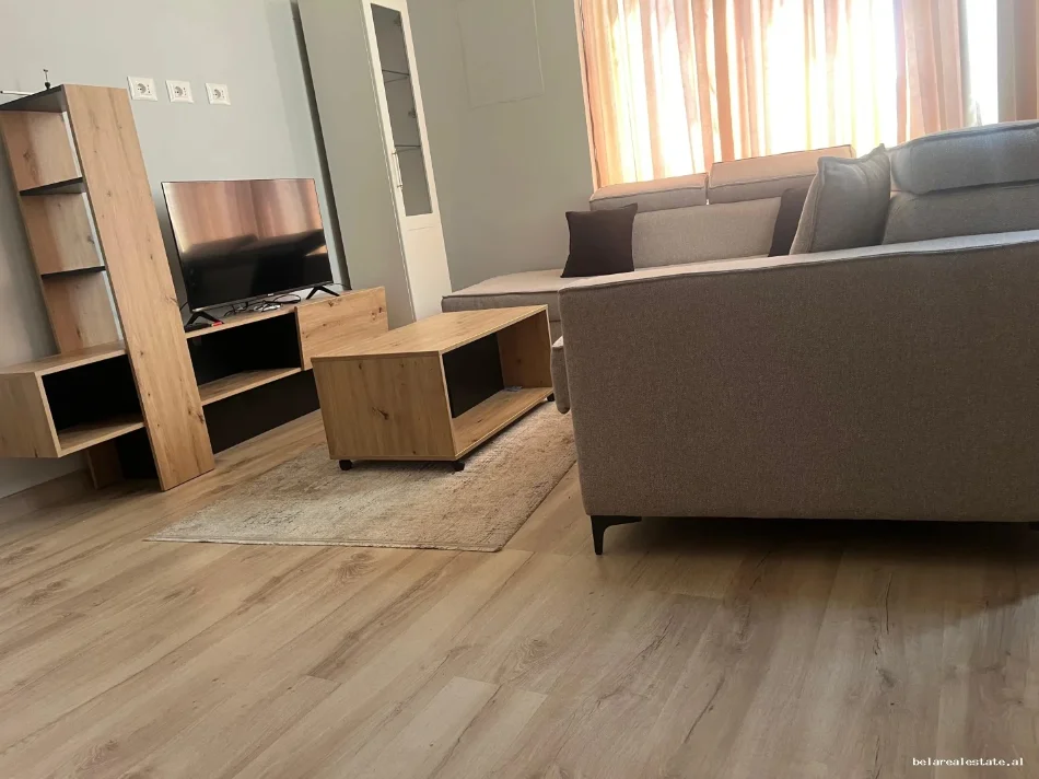 Tirane, jepet me qera apartament 2+1 Kati 3, 82 m² 530 € (Sokrat Miho)