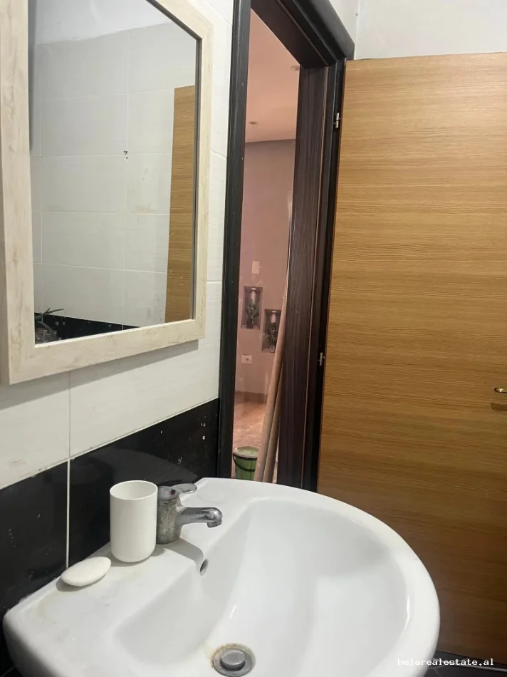 Tirane, jepet me qera apartament 2+1 Kati 3, 82 m² 530 € (Sokrat Miho)