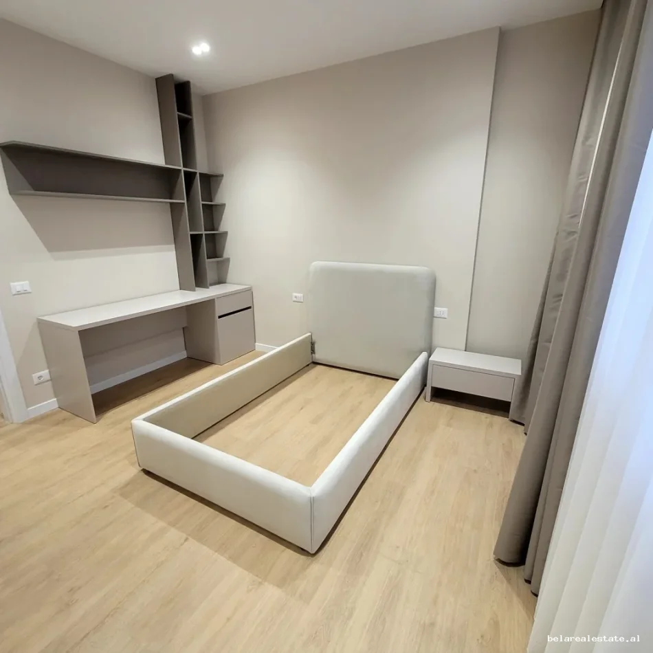 Tirane, jepet me qera Vile 5+1+Ballkon Kati 2, 402 m² 2.800 € (Hiqmet Buzi)