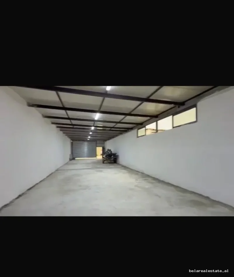 Tirane, jepet me qera magazine Kati 0, 180 m² 1.000 € (Rruga 7 Nentori)