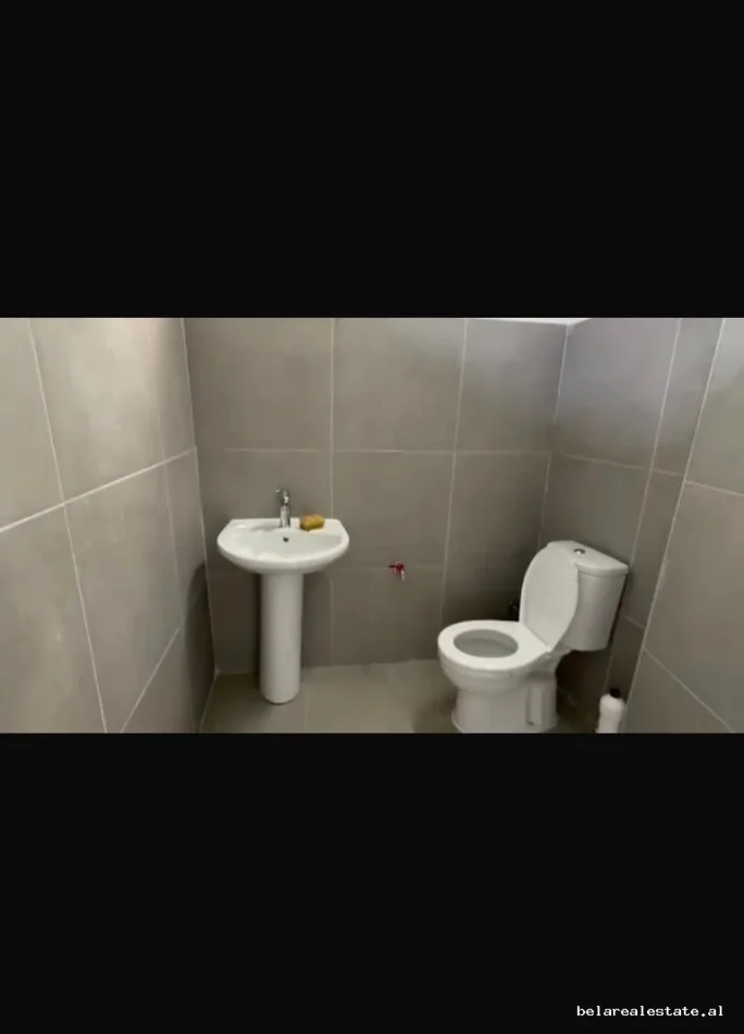 Tirane, jepet me qera magazine Kati 0, 180 m² 1.000 € (Rruga 7 Nentori)