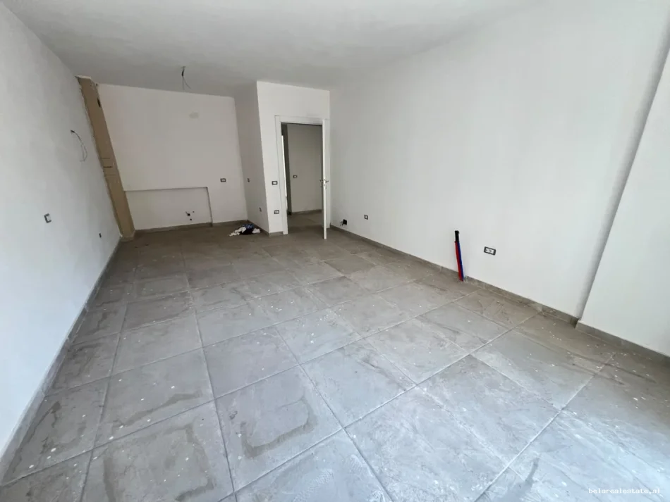 Tirane, jepet me qera zyre Kati 2, 145 m² 1.200 € (Rruga e durresit)