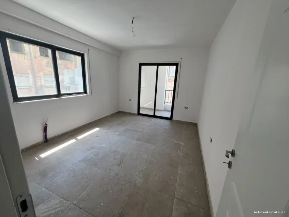 Tirane, jepet me qera zyre Kati 2, 145 m² 1.200 € (Rruga e durresit)