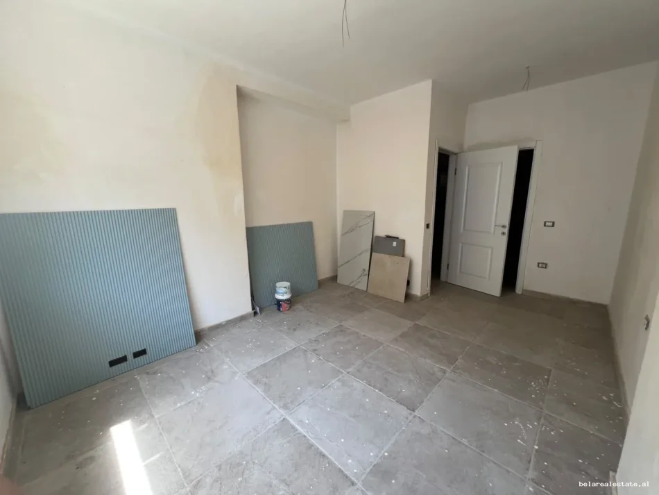 Tirane, jepet me qera zyre Kati 2, 145 m² 1.200 € (Rruga e durresit)