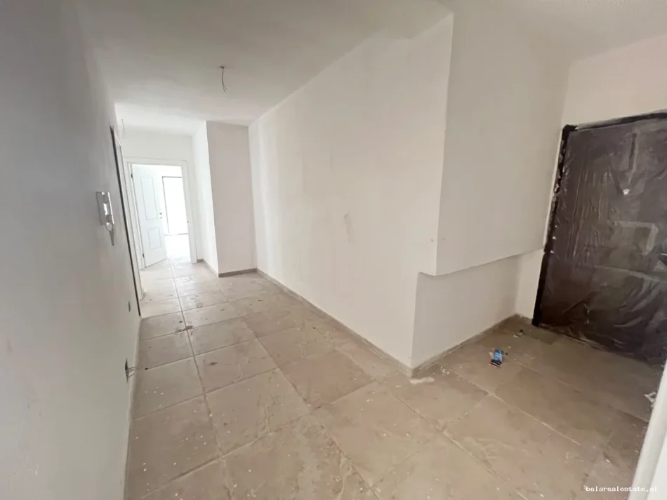 Tirane, jepet me qera zyre Kati 2, 145 m² 1.200 € (Rruga e durresit)