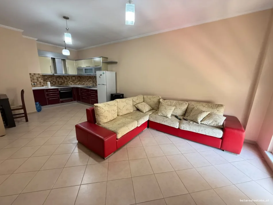 Tirane, jepet me qera apartament 1+1 Kati 3, 62 m² 580 € (Rruga Petro Nini Luarasi)