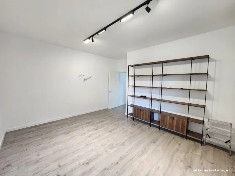 Tirane, jepet me qera zyre Kati 2, 93 m² 740 € (Rruga Sulejman Delvina)