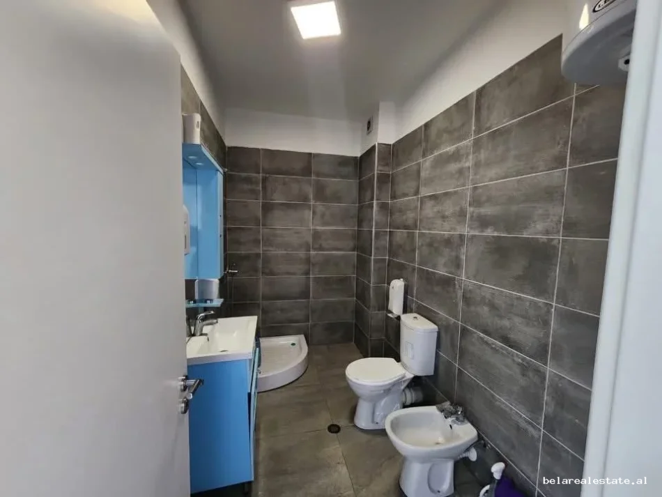 Tirane, jepet me qera zyre Kati 2, 93 m² 740 € (Rruga Sulejman Delvina)