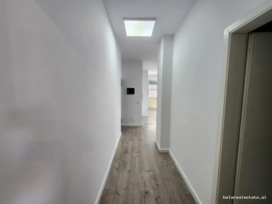 Tirane, jepet me qera zyre Kati 2, 93 m² 740 € (Rruga Sulejman Delvina)