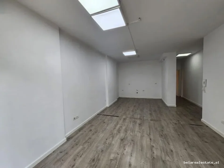 Tirane, jepet me qera zyre Kati 2, 93 m² 740 € (Rruga Sulejman Delvina)