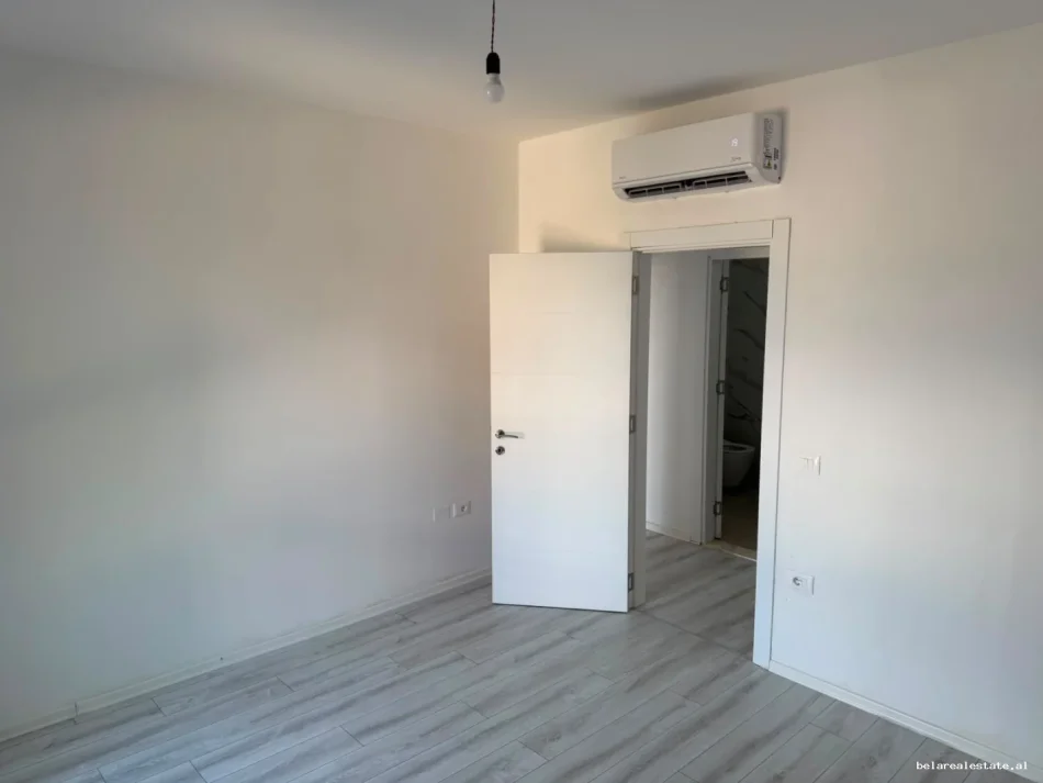 Tirane, jepet me qera zyre Kati 1, 105 m² 850 € (Rruga Filip Jano)