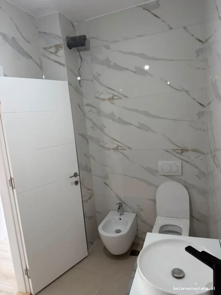 Tirane, jepet me qera zyre Kati 1, 105 m² 850 € (Rruga Filip Jano)