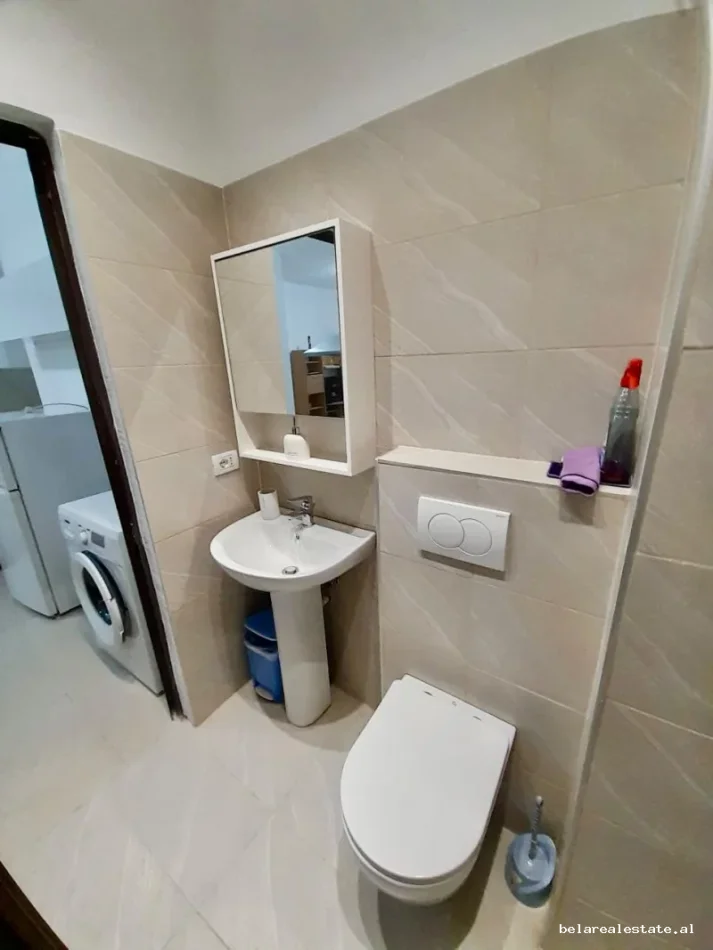 Tirane, jepet me qera apartament 1+1 Kati 1, 60 m² 530 € (Rruga Muzaket)
