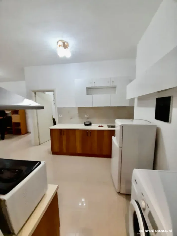 Tirane, jepet me qera apartament 1+1 Kati 1, 60 m² 530 € (Rruga Muzaket)