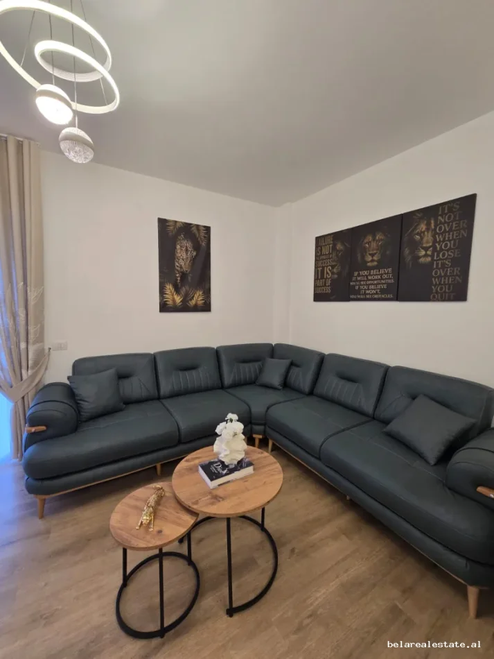 Tirane, jepet me qera apartament 1+1 Kati 3, 74 m² 480 €
