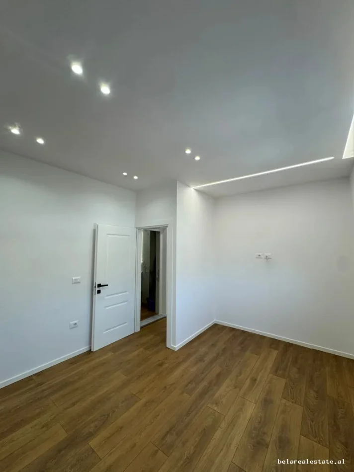 Tirane, shitet apartament 2+1+Ballkon Kati 4, 64 m² 168.000 € (Riza Cerova)