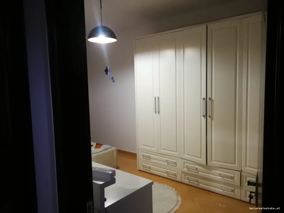 Tirane, shitet apartament 2+1+Ballkon Kati 1, 82 m² 144.050 € (Astir)