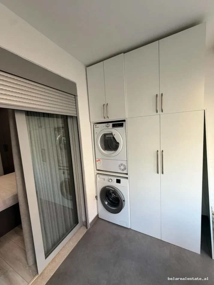 Tirane, jepet me qera apartament 1+1+Ballkon Kati 2, 65 m² 640 € (Liqeni i Thate)