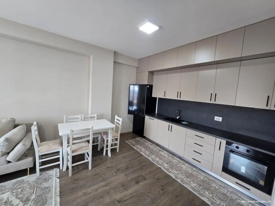 Tirane, jepet me qera apartament 2+1+Ballkon Kati 7, 100 m² 690 € (Porcelan)