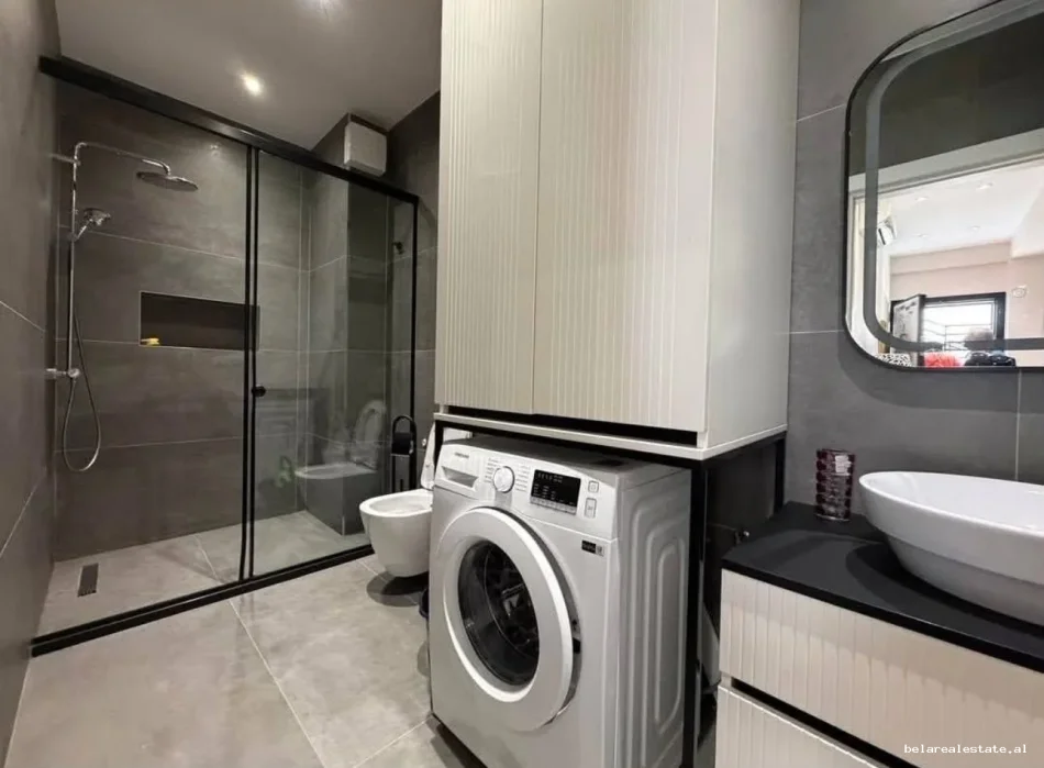 Tirane, jepet me qera apartament 1+1 , 52 m² 735 euro