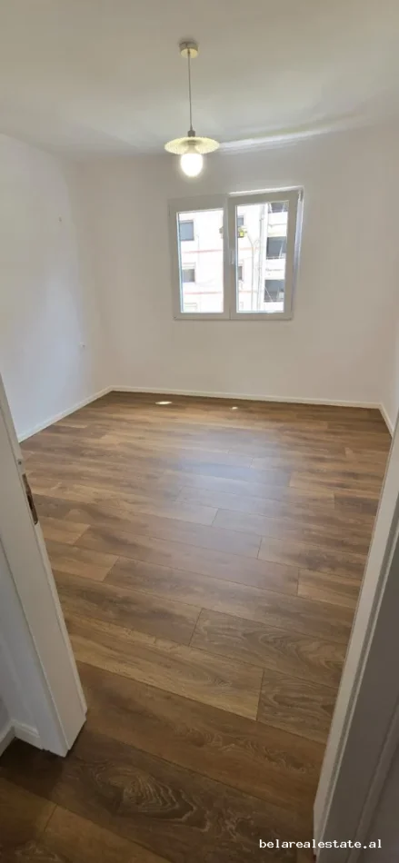 Tirane, shitet apartament 1+1+Ballkon Kati 3, 59 m² 140.000 € (Ish Parku)