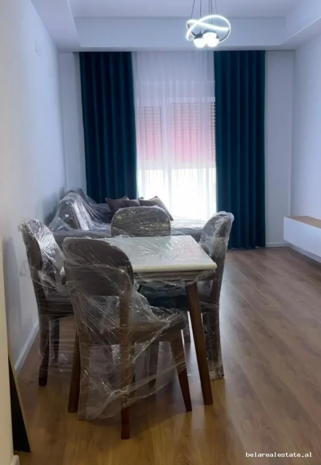 Tirane, jepet me qera apartament 2+1+Ballkon Kati 8, 73 m² 580 € (Ali demi)