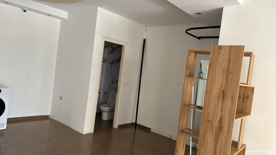 Tirane, jepet me qera dyqan Kati 1, 50 m² 600 € (Astir)