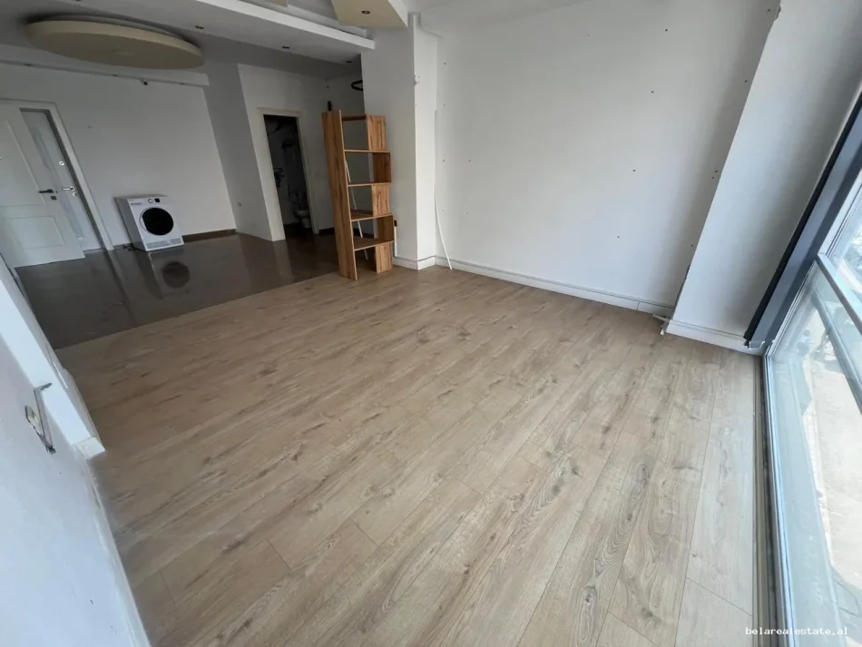 Tirane, jepet me qera dyqan Kati 1, 50 m² 600 € (Astir)