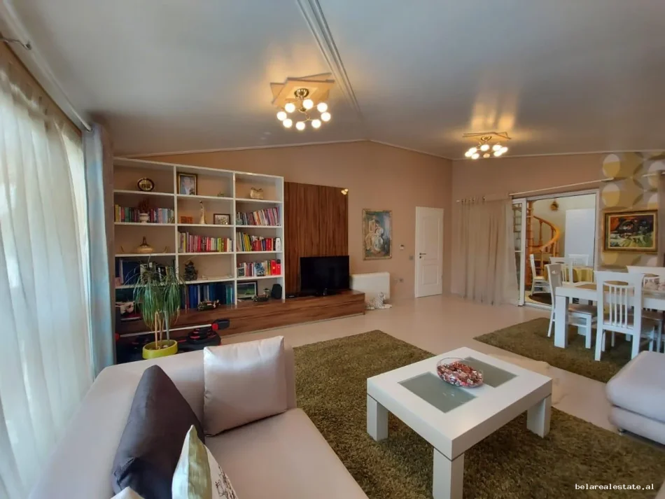 Tirane, jepet me qera apartament 2+1+Ballkon Kati 5, 148 m² 860 € (Fresk)