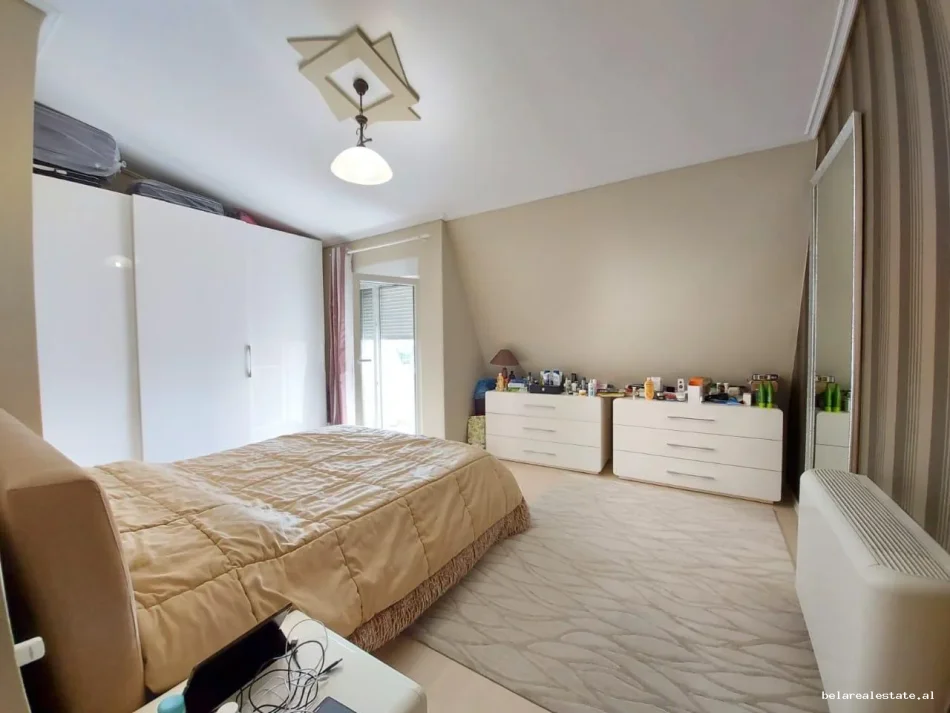 Tirane, jepet me qera apartament 2+1+Ballkon Kati 5, 148 m² 860 € (Fresk)