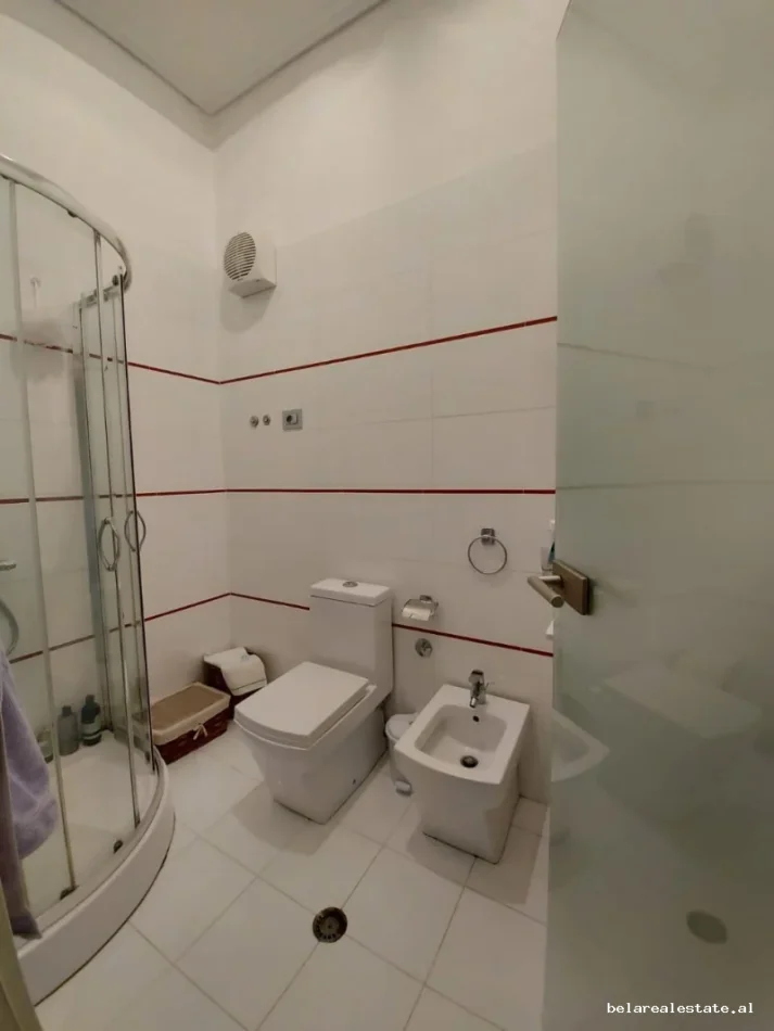 Tirane, jepet me qera apartament 2+1+Ballkon Kati 5, 148 m² 860 € (Fresk)