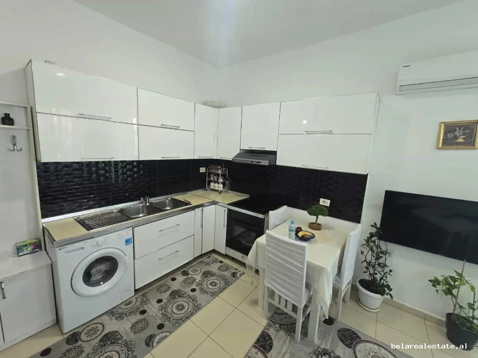 Tirane, shitet apartament 1+1 , 40 m² 160.000 € (Bulevardi Bajram Curri)